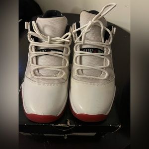 Air Jordan Cherry Bottom 11 Size 6.5